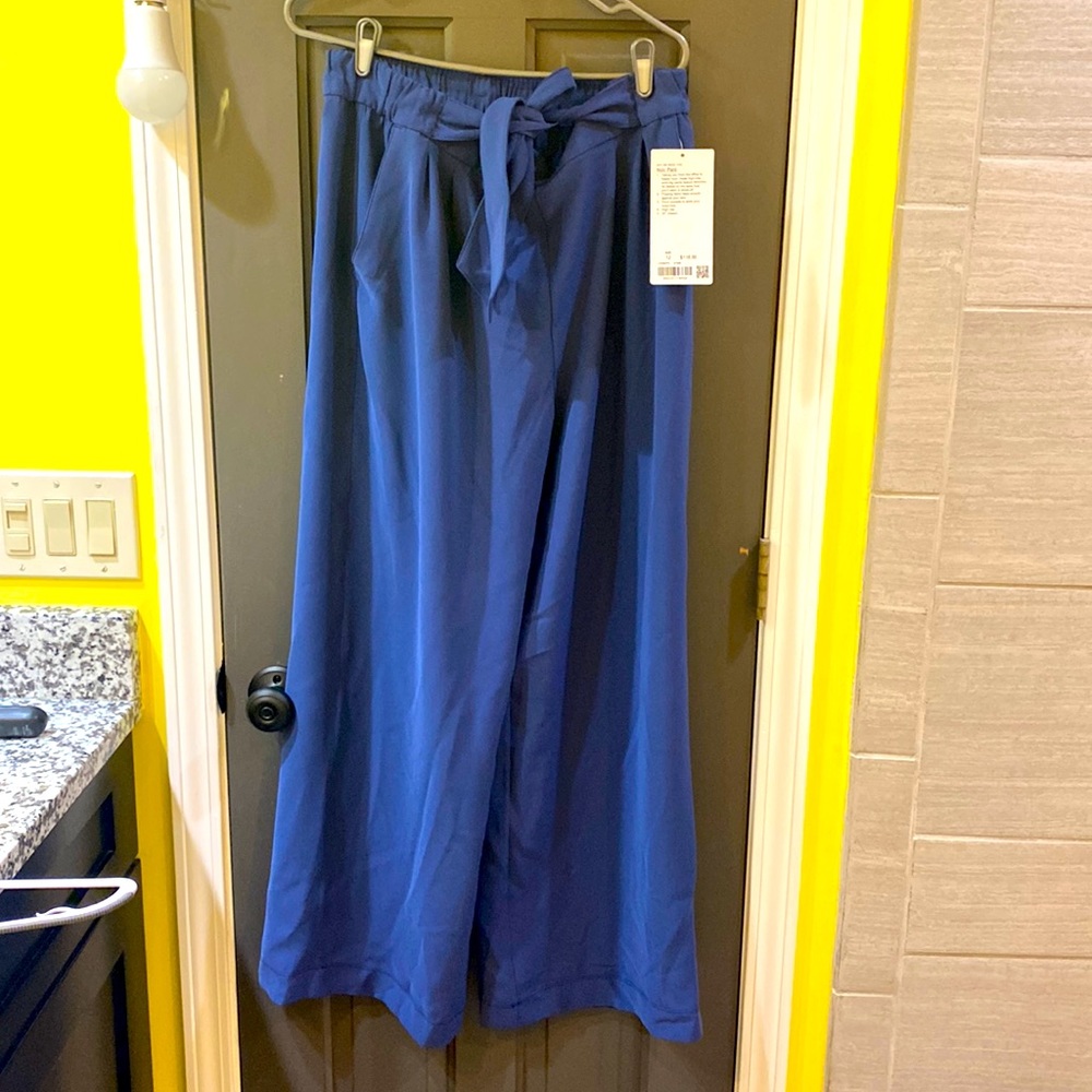 New with tags lulu lemon light weight summer pants